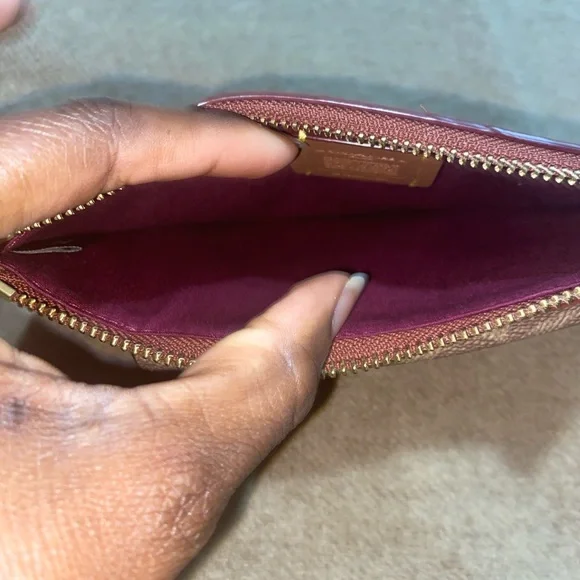 Coach Signature Phone Wallet - Picture 5 of 9